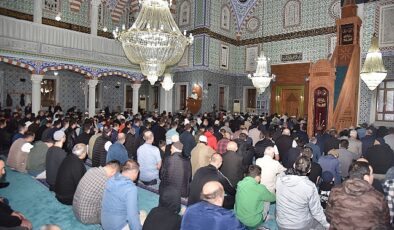 11 Ayın Sultanı Ramazan-ı Şerif Ayı içerisinde idrak edilen bin aydan daha iyi olan Kadir Gecesi’nde Kartepe’de mescitlerden semaya dualar yükseldi