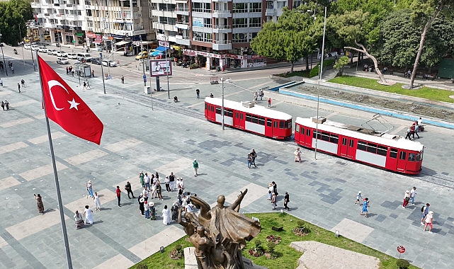 Antalya Büyükşehir Cumhuriyet Meydanı’ndaki mahzurları kaldırdı