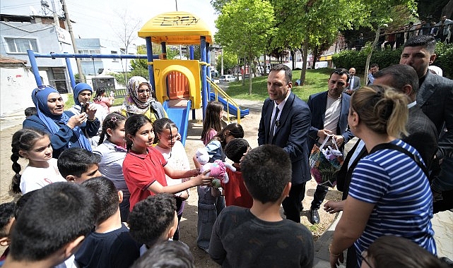 Bayram oyuncaklarla başladı