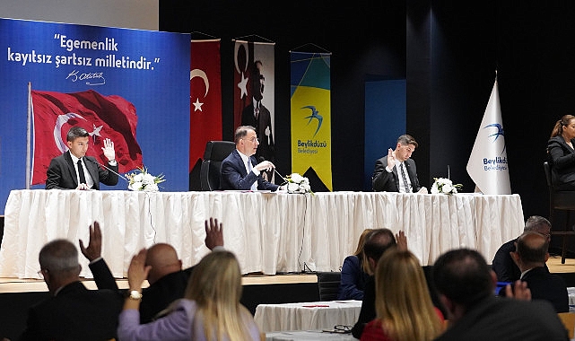 Beylikdüzü Belediyesi, yeni periyodun birinci meclis toplantısını Beylikdüzü Belediye Başkanı Mehmet Murat Çalık başkanlığında gerçekleştirdi
