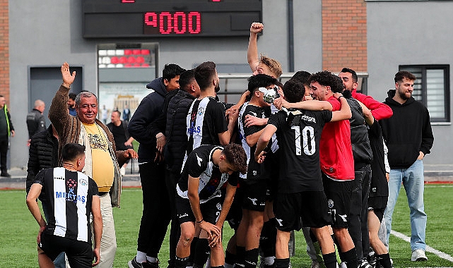 Burhaniye Belediyespor U-18 Futbol Grubu, Balıkesir Vilayet Şampiyonası’nda gösterdiği başarılı sonuçlarla üst üste 2. sefer Türkiye Şampiyonası’na katılma hakkı kazandı