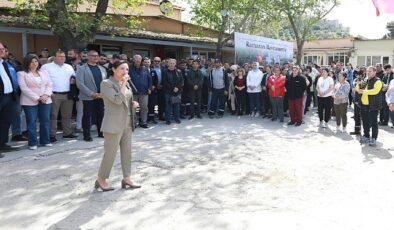 Efes Selçuk Belediye Başkanı Filiz Ceritoğlu Sengel, Ramazan Bayramı hasebiyle belediye işçileri ile bayramlaştı