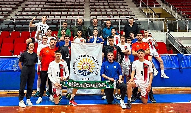 Gölcük Belediyespor Genç Erkekler Voleybol Ekibi, Bolu’da düzenlenen Türkiye çeyrek final maçlarında yarı finallere yükseldi.