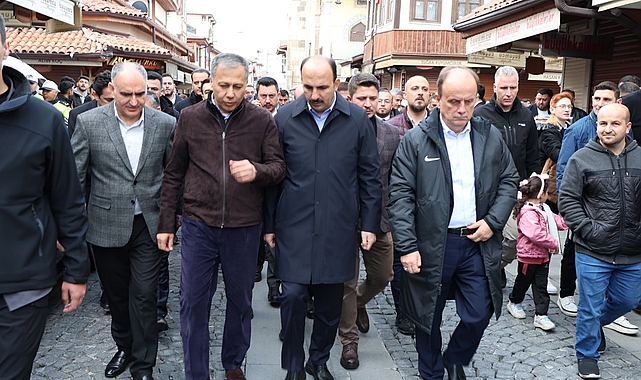 İçişleri Bakanı Yerlikaya Bayramın İlk Günü Konyalılarla Buluştu