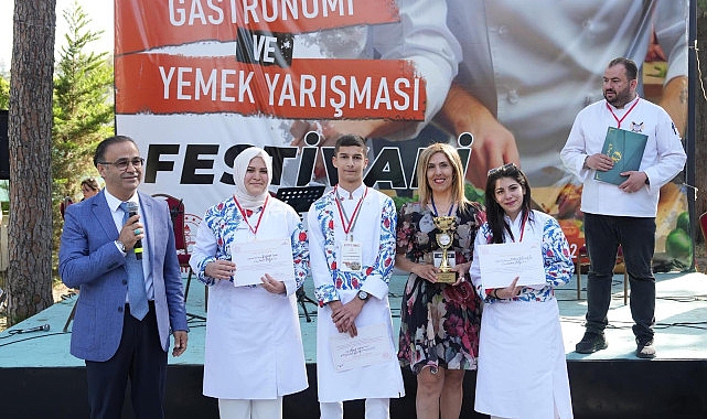 İzmir MEB Gastronomi Şenliğinde Lezzet Şöleni Yaşandı