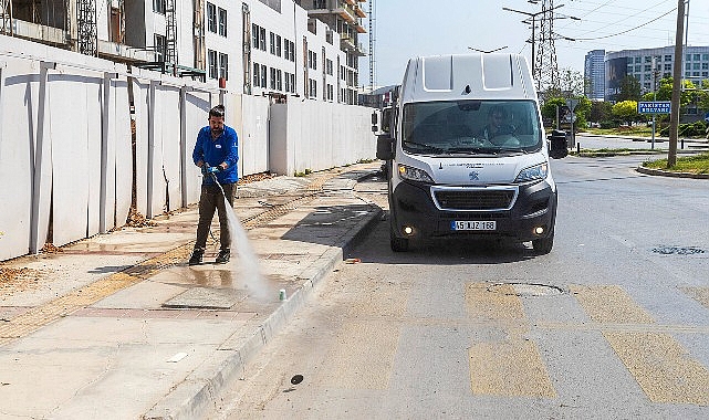 İzmir’de her gün 850 emekçi 2 bin kilometrelik güzergahı temizliyor