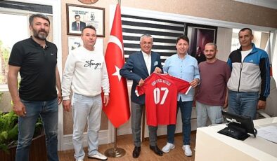 Kemer Ayyıldız Masterler’den Lider Topaloğlu’na ziyaret