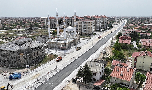 Lider Altay: “Küçük Aymanas Caddesi’nde Sıcak Asfalt Çalışmasına Başladık”