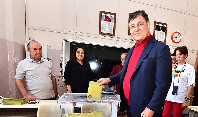 Lider Cemil Tugay İzmir Tabip Odası seçimlerinde oyunu kullandı