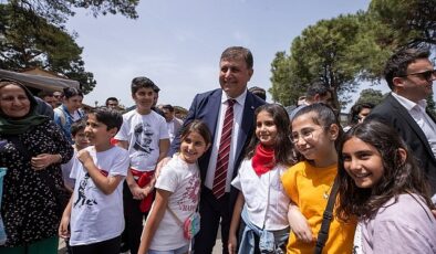 Lider Tugay Kültürpark’ta çocuklarla bir ortaya geldi