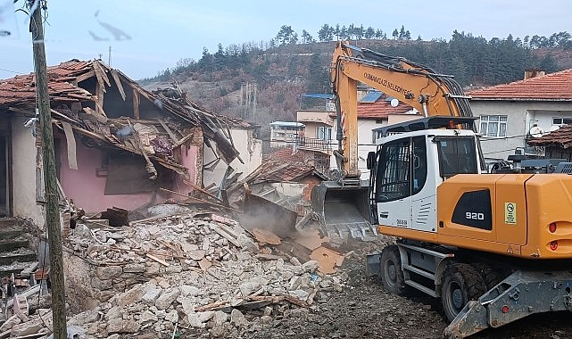 Osmangazi’de metruk bina yıkımları sürat kazandı