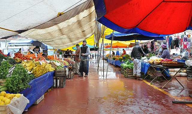 Ramazan Bayramı öncesinde Kartepe Belediyesi ilçe genelinde hazırlıklarına devam ederken, 9 günlük bayram tatilinde kurulacak olan pazarlarda muhakkak oldu