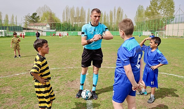 Sivas Belediyesi tarafından her yıl klâsik olarak düzenlenen İlkokullar Ortası Futbol Turnuvası başladı