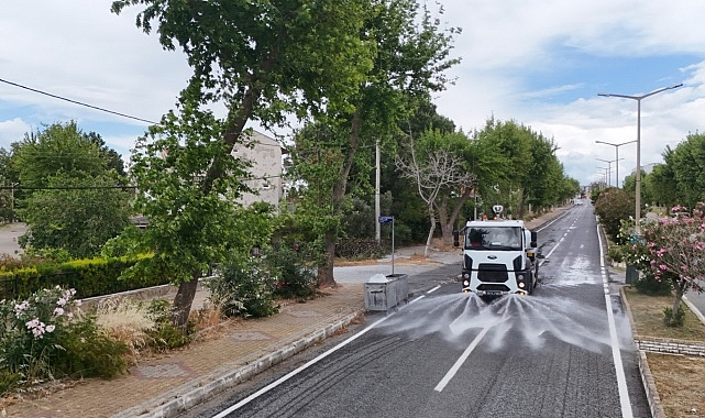 Aydın Büyükşehir Belediyesi’ne bağlı paklık takımları, Aydın kent genelinde çalışmalarını sürdürüyor