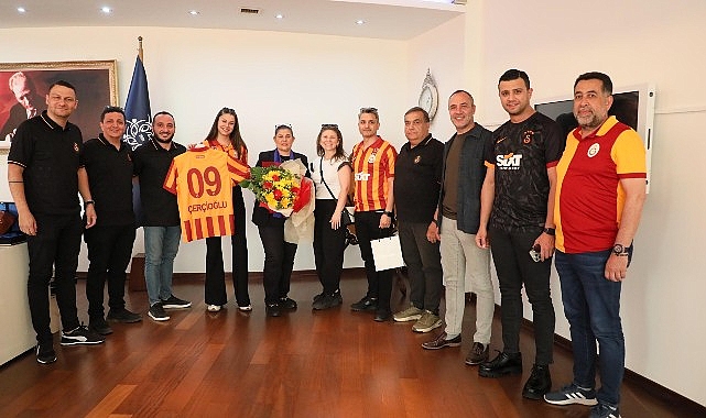 Aydın Galatasaray Taraftarlar Derneği Başkanı Fevzi Eryalçın Aydın Büyükşehir Belediye Lideri Hasret Çerçioğlu’na nezaket ziyaretinde bulundu