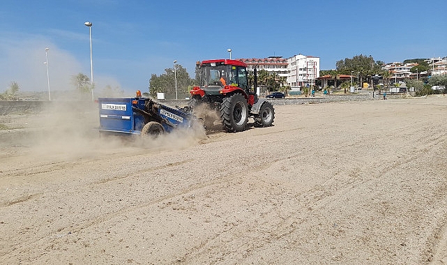 Ayvalık Belediyesi Temizlik İşleri Müdürlüğü bünyesindeki gruplar, kentin turist akınına uğradığı yaz ayları öncesinde paklık çalışmalarına devam ediyor