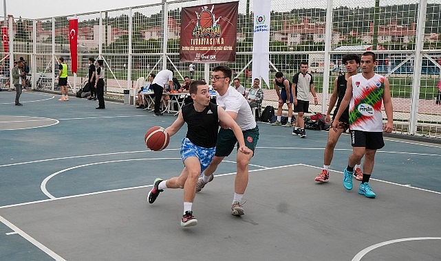 Basketbolcular Gaziemir’de kıyasıya yarıştı