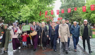 Bayan çiftçiler traktörleriyle tarım da biz de varız dedi