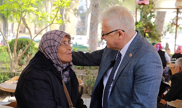 Burhaniye Belediye Başkanı Ali Kemal Deveciler, toplumsal belediyecilik anlayışı ile yürüttüğü çalışmalara sürat kesmeden devam ediyor