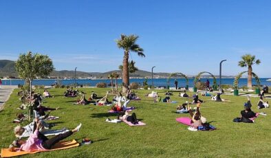 Burhaniye Özgürlük Parkı’nda bugün 08.30 prestijiyle alanında uzman eğitmenlerle sabah sporları başladı