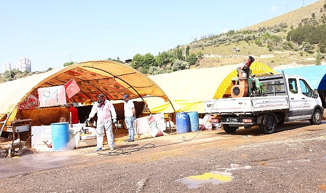 Çankaya Belediyesi Yeşilkent Mahallesine (Mühye) kurduğu kurban satış ve kesim alanında, kurban satıcıları ve ibadetini yapacak vatandaşlar için hazırlıklarını tamamladı