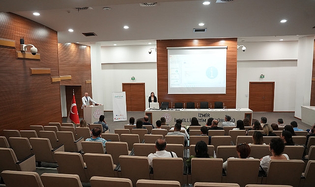 İzmir Vilayet Ulusal Eğitim Müdürlüğü’nün yürüttüğü ‘DeThink’ projesi kapsamında oluşturulan teknoloji takviyeli platform, ortaokul öğretmenlerinin kullanımına sunuldu