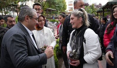 Keçiören Belediye Lideri Dr. Mesut Özarslan ve eşi Filiz Özarslan Anneler Günü’nü kutladı