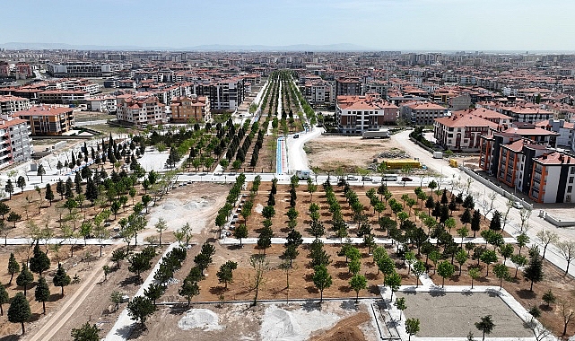 Kenti imar ederken yeşil dokuyu da ihmal etmeyen Selçuklu Belediyesi Selahaddin Eyyubi Mahallesi’nde üretimine devam ettiği Yelda Parkı’nda çalışmaları son süratle devam ettiriyor