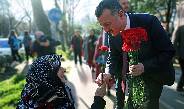 Kocaeli Büyükşehir Belediye Başkanı Tahir Büyükakın : Keyifli annelerle memnun gelecek inşa ediyoruz