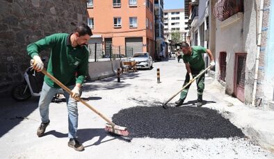 Konak’ta yol ve kaldırım çalışmaları sürat kesmeden sürüyor