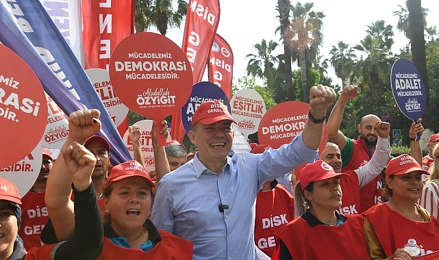 Lider Abdullah Özyiğit, 1 Mayıs’ta emekçilerle yan yana yürüdü