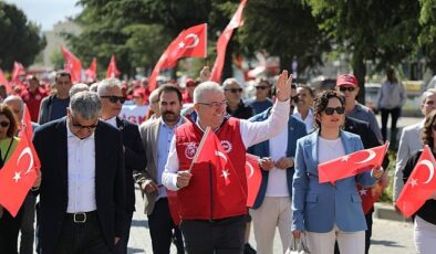 Lider Mehmet Ertaş 1 Mayıs’ta emekçilerle bir arada yürüdü