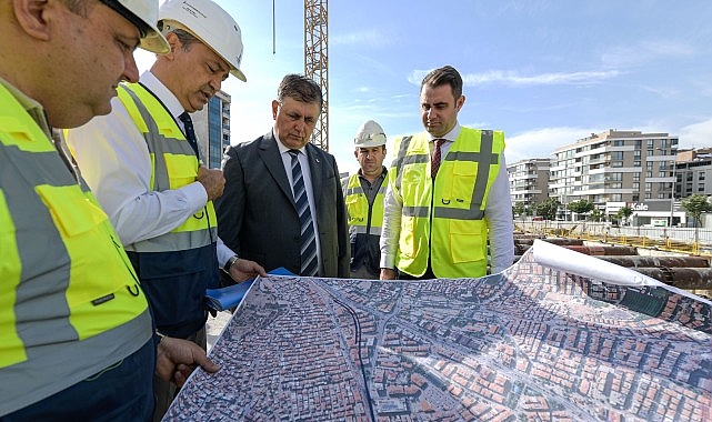 Lider Tugay metro şantiyelerini inceledi Buca Metrosu’nda tünel hafriyatları ilerliyor