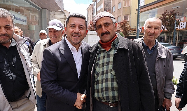 Nevşehir Belediye Başkanı Rasim Arı, Belediye Caddesi’ndeki esnaflarla kahvaltıda bir ortaya geldi