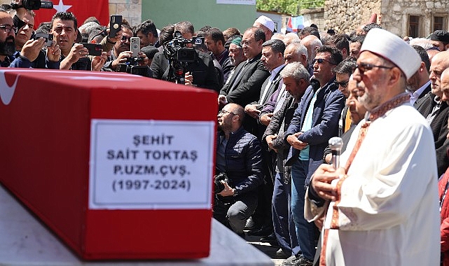 Nevşehir Belediye Başkanı Rasim Arı, Pençe Kilit Harekât Bölgesi’nde misyonu esnasında yıldırım düşmesi sonucu şehit olan Piyade Uzman Çavuş Sait Toktaş’ın cenaze merasimine katıldı