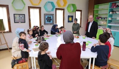 Selçuklu Sanat ve Tasarım Atölyesi’nde anne ve çocukları bir ortaya getiren Selçuklu Belediyesi, çocuklar ve annelerine unutulmayacak bir Anneler Günü anısı yaşattı