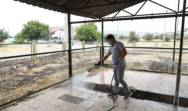 Burhaniye Belediyesi Kurban kesim alanlarının paklık ilaçlama ve dezenfekte süreçlerini gerçekleştirdi