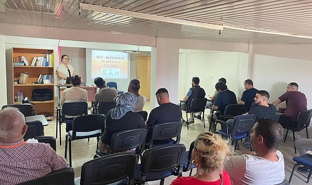 Burhaniye Belediyesi’nden Bağımlılıkla Gayret Ailelere Dayanak Semineri