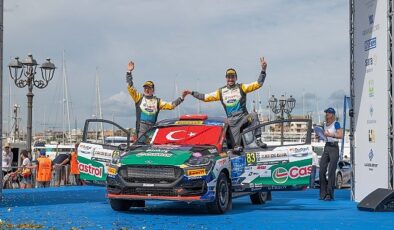 Castrol Ford Team Türkiye’nin Dünya Ralli Şampiyonası İtalya Ayağındaki Büyük Başarısı: Ali Türkkan, Türk Bayrağını Podyumda Dalgalandırdı