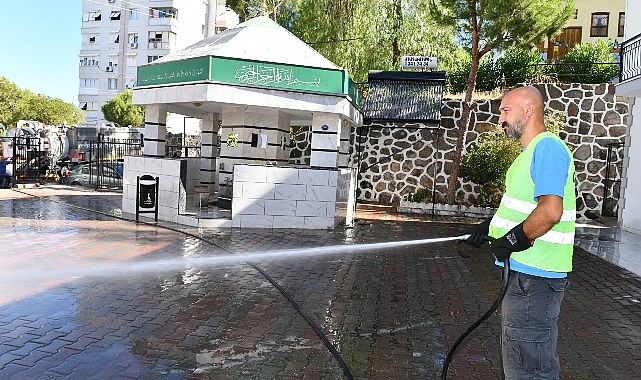 Çiğli Belediyesi Bayram Öncesi İbadethane Paklığını Artırdı