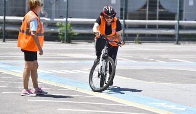 Hayatlarında birinci defa bisiklet sürdüler