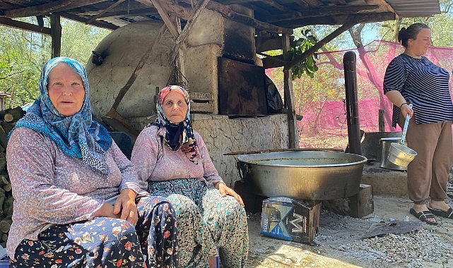 İznik’e bağlı Göllüce Mahallesi’nde asırlardır imece tarzıyla devam eden ‘Dede Çorbası’ aktifliği bu yıl da gerçekleşti