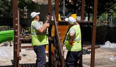 Kadıköy Belediyesi, Sahrayıcedit Mahallesi’nde kimliği belgisiz bireyler tarafından yakılan Erguvan Parkı’nı yine yaptı