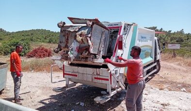 Kurban Bayramı tatilinde ziyaretçi akınına uğrayan Ayvalık’ta Temizlik İşleri Müdürlüğü takımları, üç vardiya halinde 24 saat mesai yaparak tonlarca çöp topladı