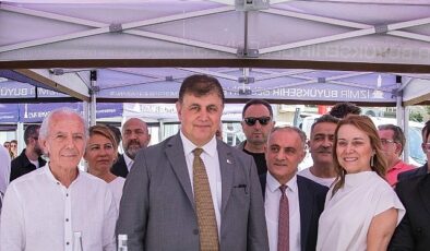 Lider Tugay moda bölümünün temsilcileriyle buluştu