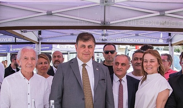 Lider Tugay moda bölümünün temsilcileriyle buluştu