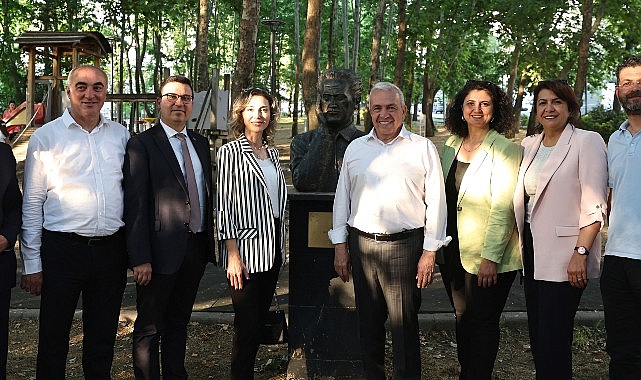 Nâzım Hikmet şiirleriyle andı