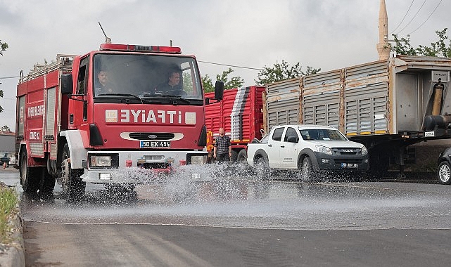 Nevşehir Belediyesi takımları, hafta sonu Yeni Sanayi Sitesi ve Lale Sanayi Sitesi’nde bayram öncesi ayrıntılı paklık, bakım ve tamir çalışması gerçekleştirdi