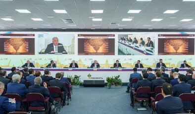 Rosneft CEO’su global muhtaçlıkları karşılamak için istikrarlı bir güç geçişini destekliyor