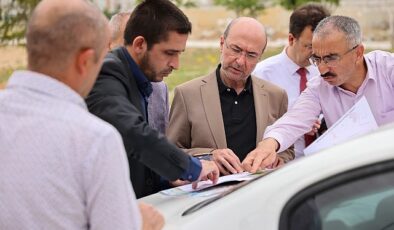 Selçuklu Belediye Başkanı Ahmet Pekyatırmacı, ilçeye kazandırılacak olan ve imali devam eden Yelda Parkı’nın imal çalışmalarını yerinde inceledi